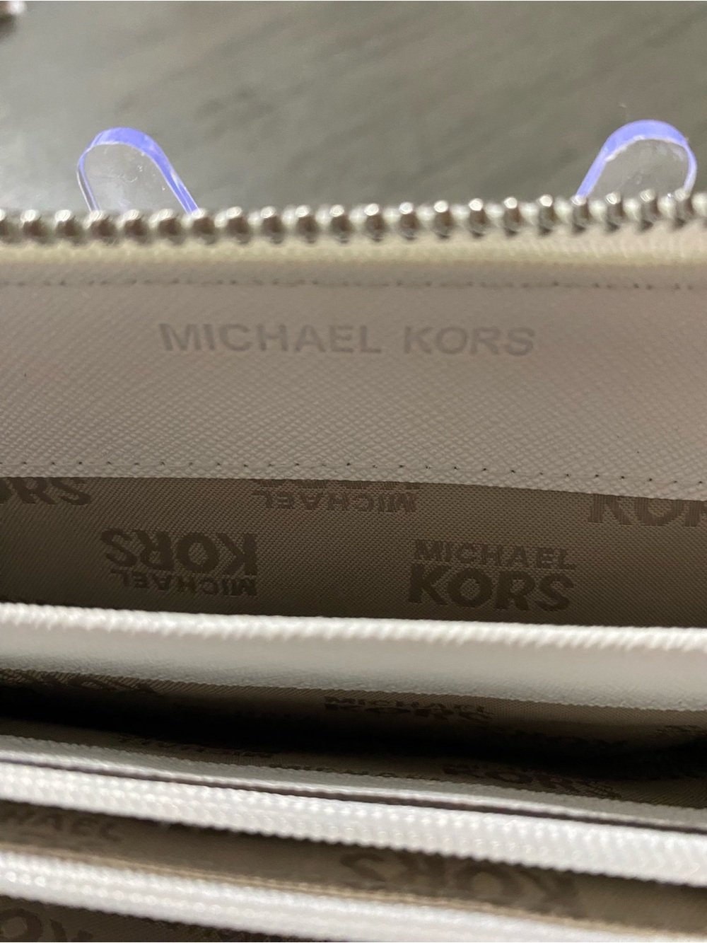 Michael Kors White Zip Around Wallet - Picture 6 of 16